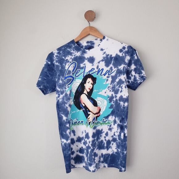 NEW Selena Official Merchandise Queen of Cumbia Blue Tie Dye Graphic T-Shirt Top - Picture 1 of 8